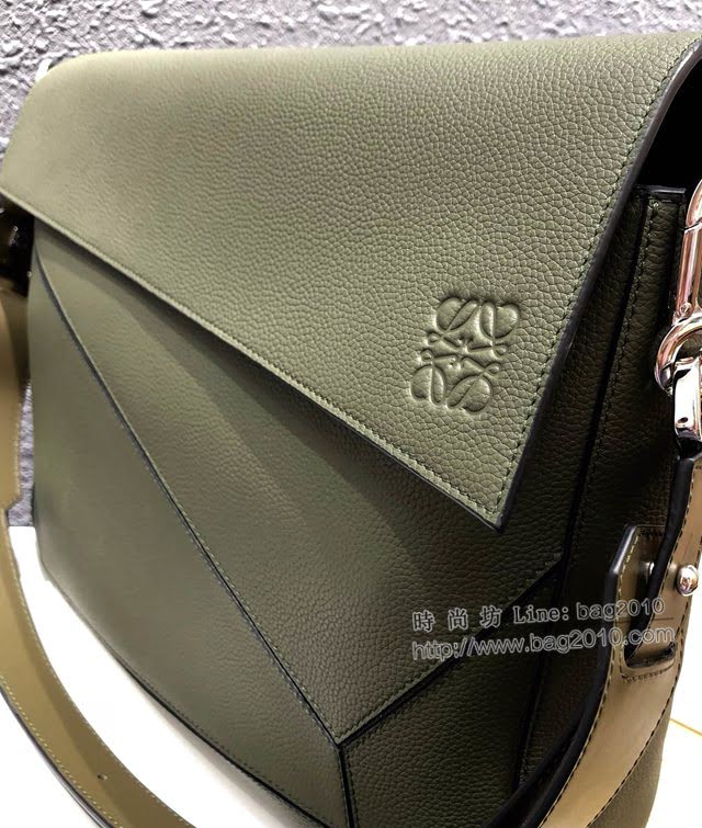 LOEWE新款包包 羅意威男士單肩斜挎郵差包 11359  tcl1376